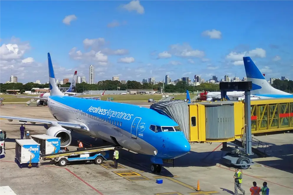 Buenos Aires Airport - Aerolineas Argentinas Boeing B737-700