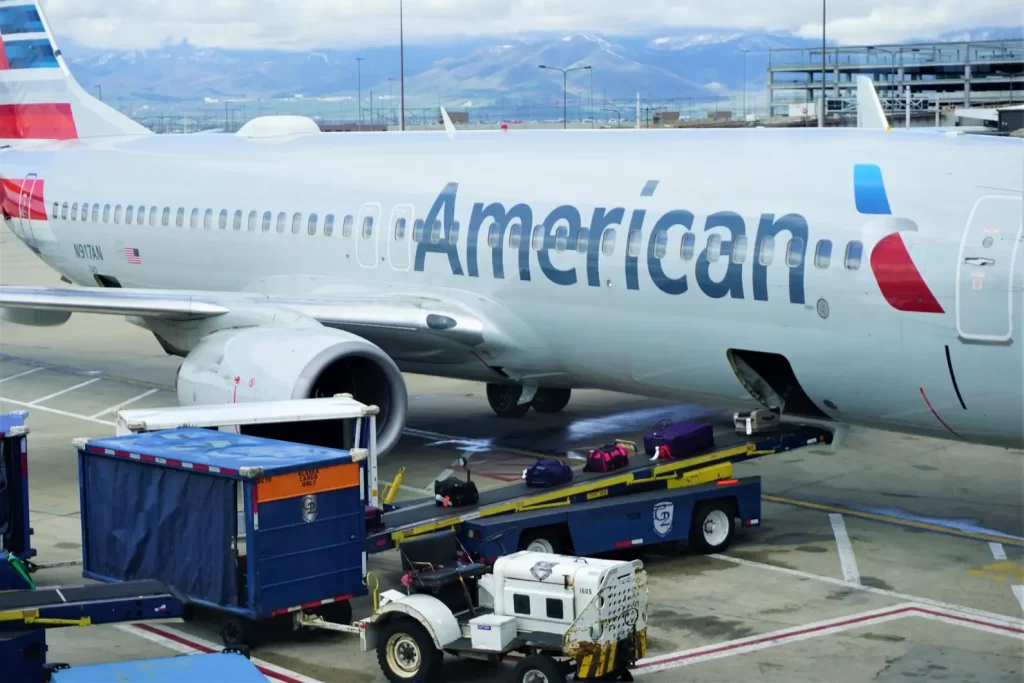 American Airlines baggage loading