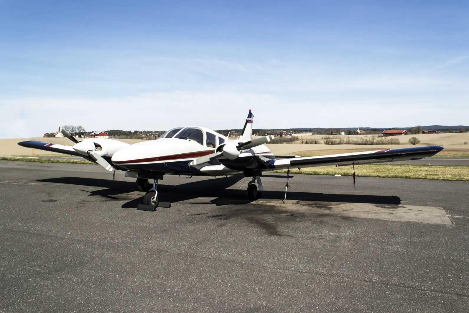 Cessna 310 - SkyGoFly