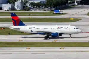 Delta Airbus A319 at Ft Lauderdale