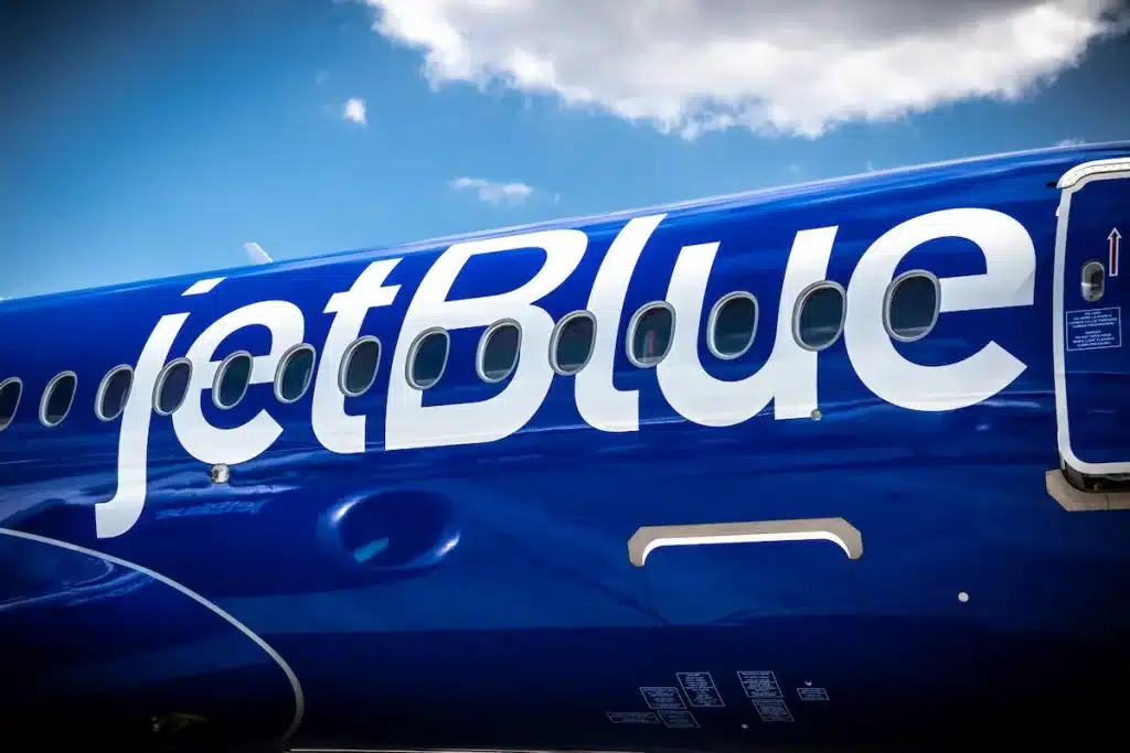 jetBlue close-up dark blue livery